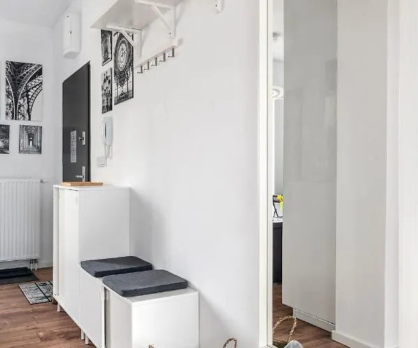 Shortstaypoland Pustelnicka דירה